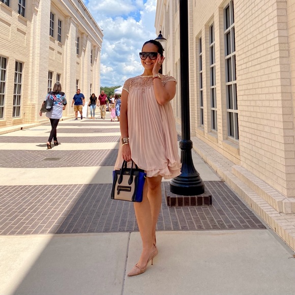 Meet your Posher, Jasmine. Fashionista since birth - Picture 2 of 16